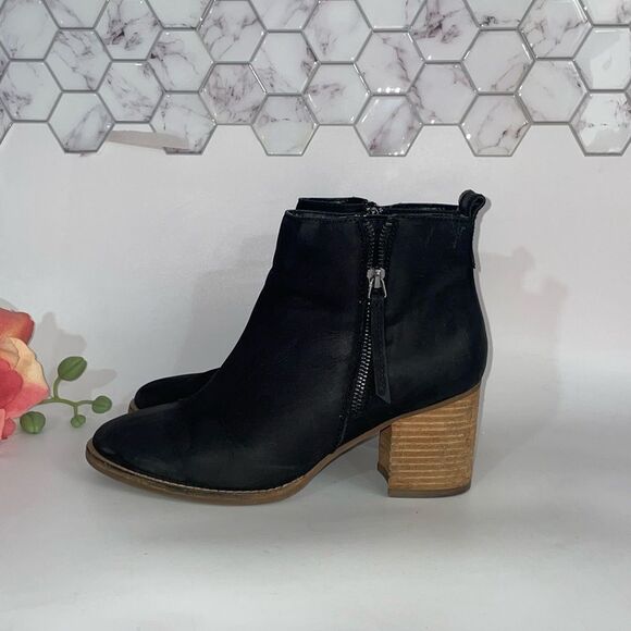 Blondo Waterproof Leather Ankle Boots - Picture 3 of 7